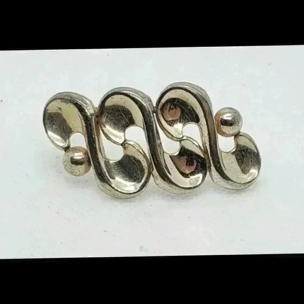 Vintage Brooch 1940s art Deco 12 kt yellow Gold Plate Signed Barclays Nouveau